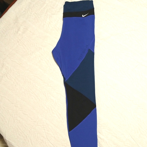 ✔️Nike Dri Fit Leggings, size M - Picture 2 of 6